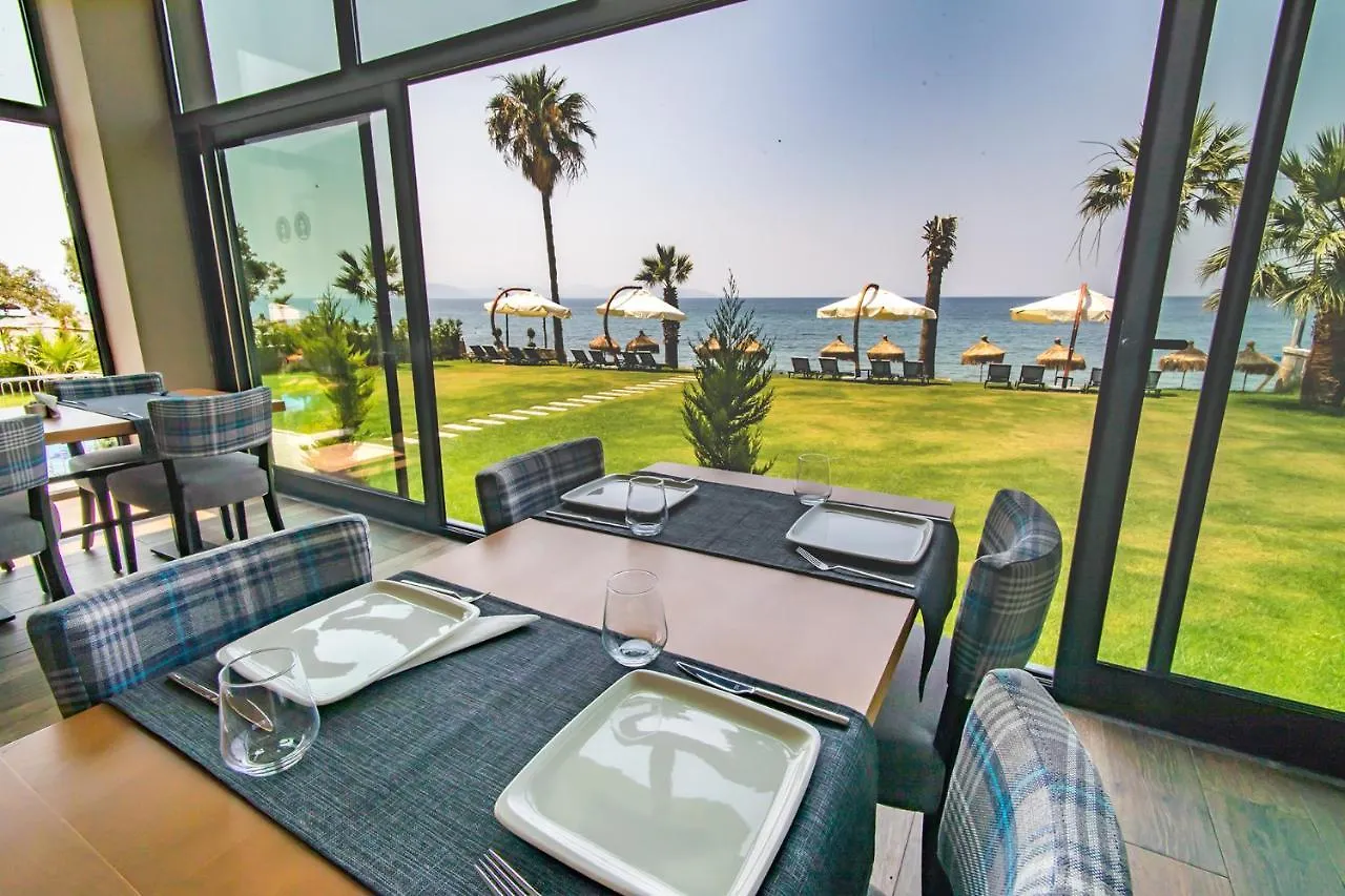 Maia Luxury Beach Hotel & Spa Гюзельчамли