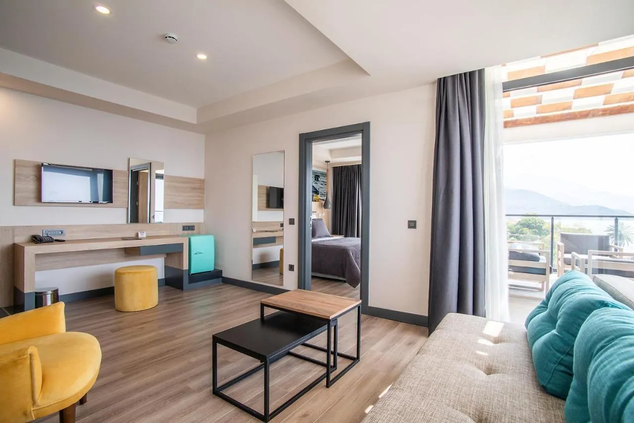 Maia Luxury Beach Hotel & Spa Гюзельчамли